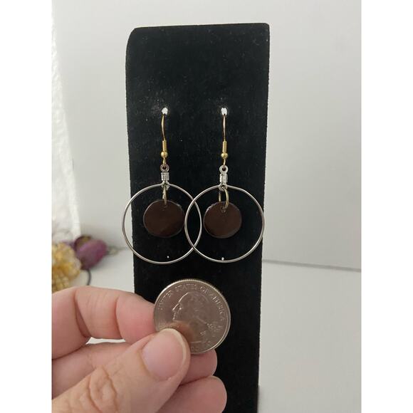 circle earrings with brown shell - Picture 1 of 3
